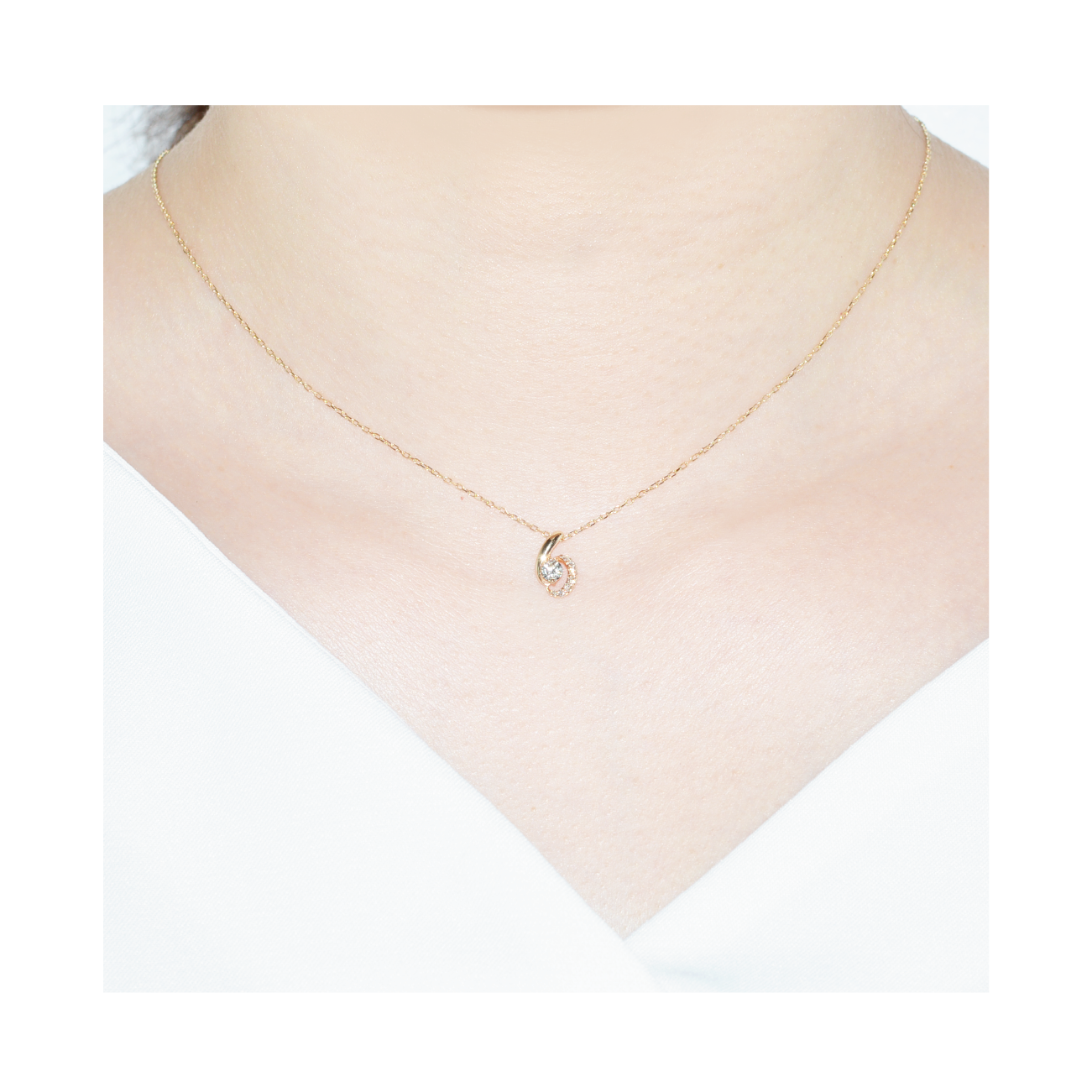 K10YGダイヤネックレス 装着画像