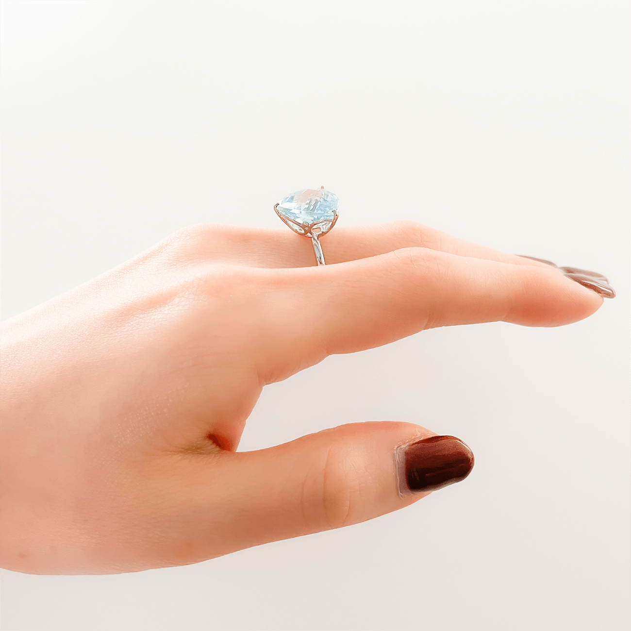 K18WGブルートパーズリング 装着画像