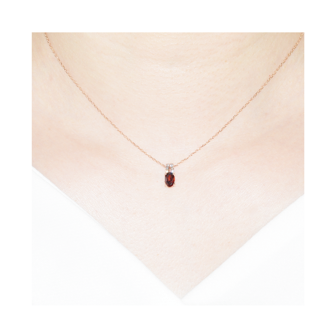 K10PGガーネットネックレス 装着画像