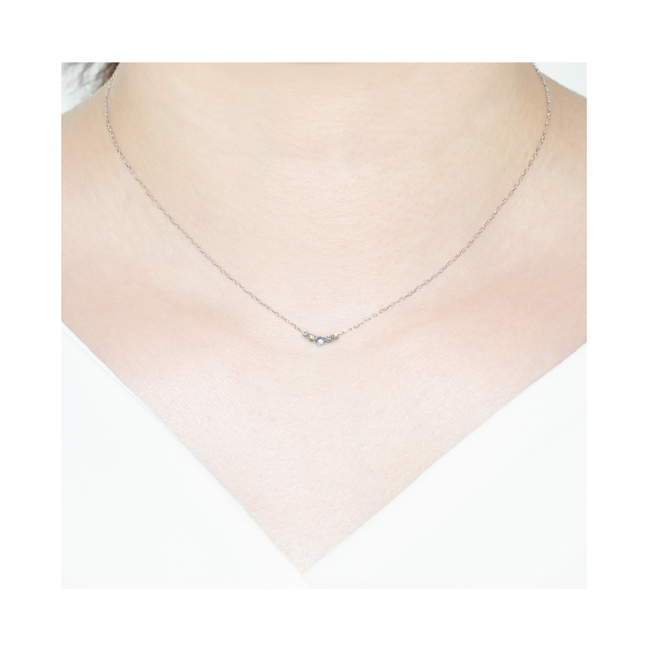 K10WGタンザナイトネックレス 装着画像