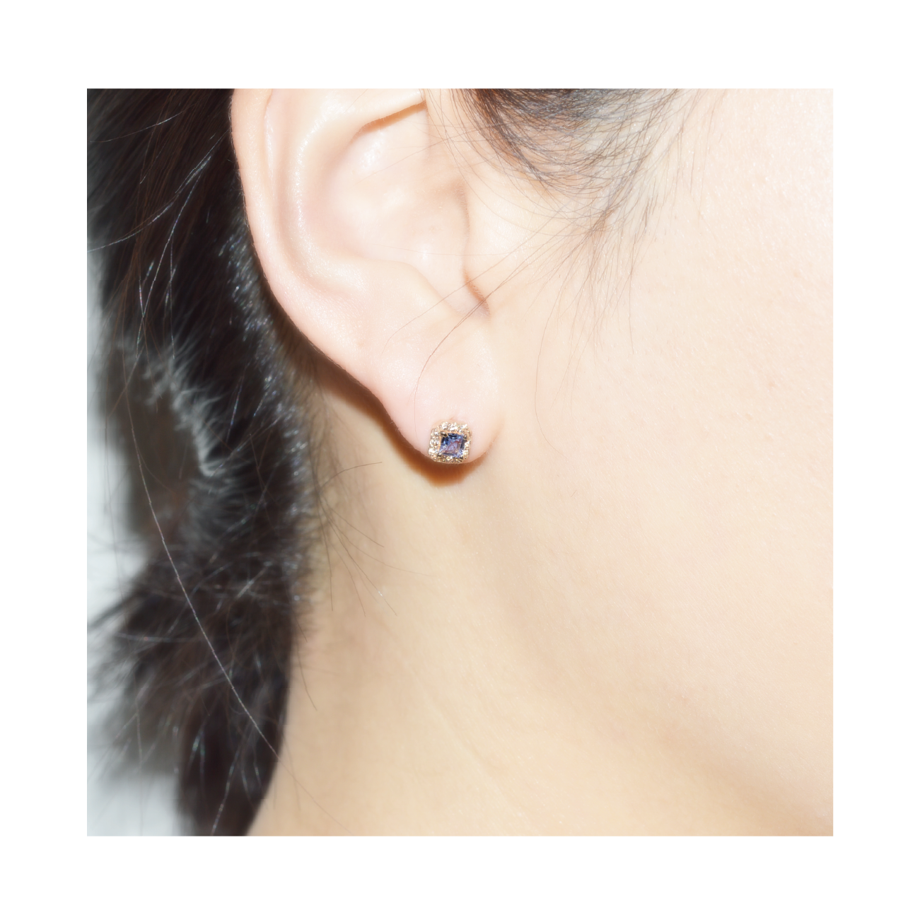 K10YGタンザナイトピアス 装着画像