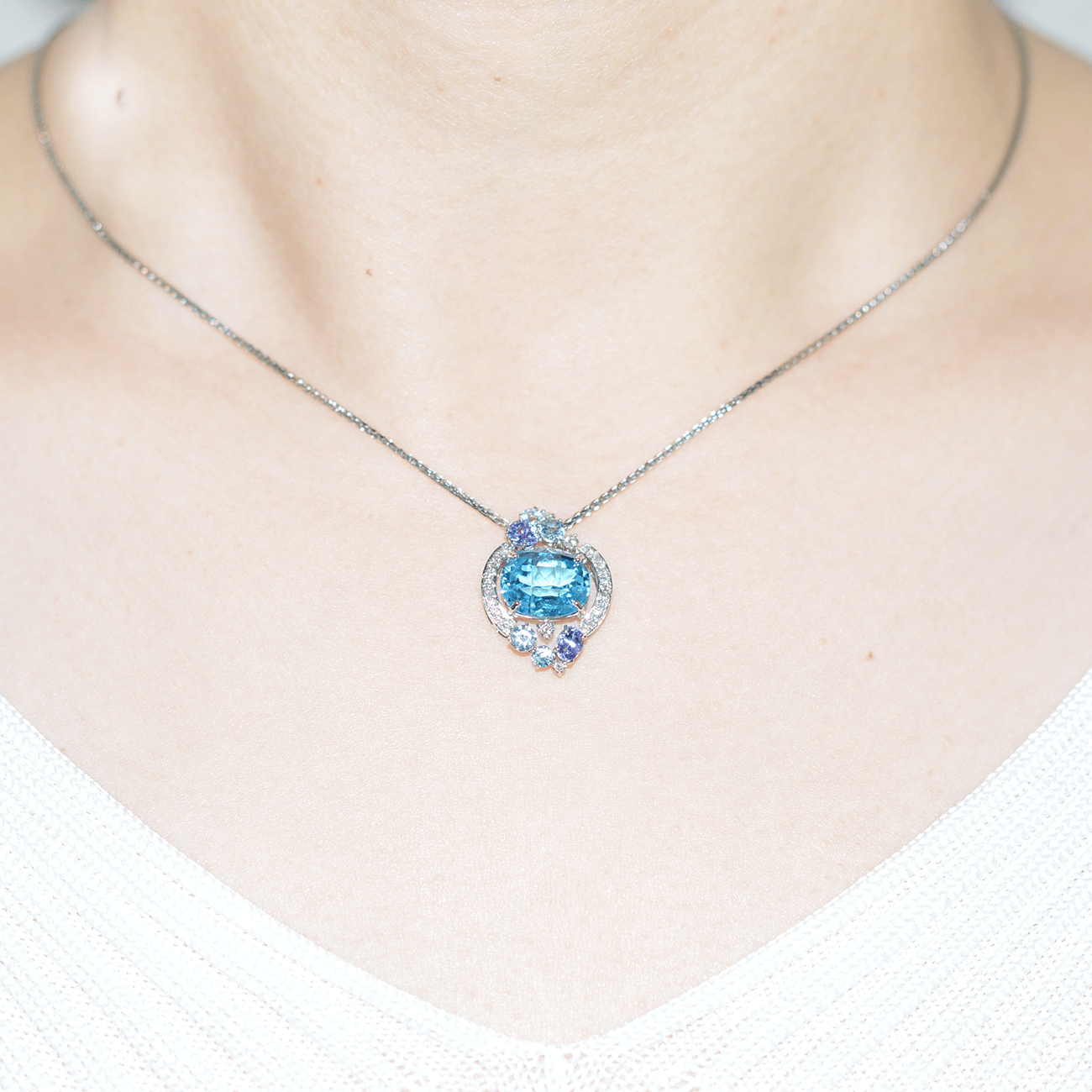 Ptブルートパーズネックレス 装着画像