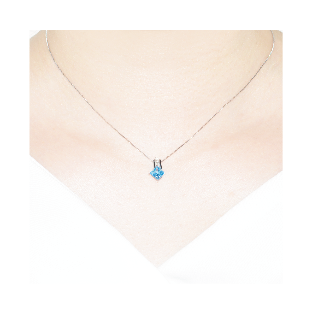 K10WGブルートパーズネックレス 装着画像