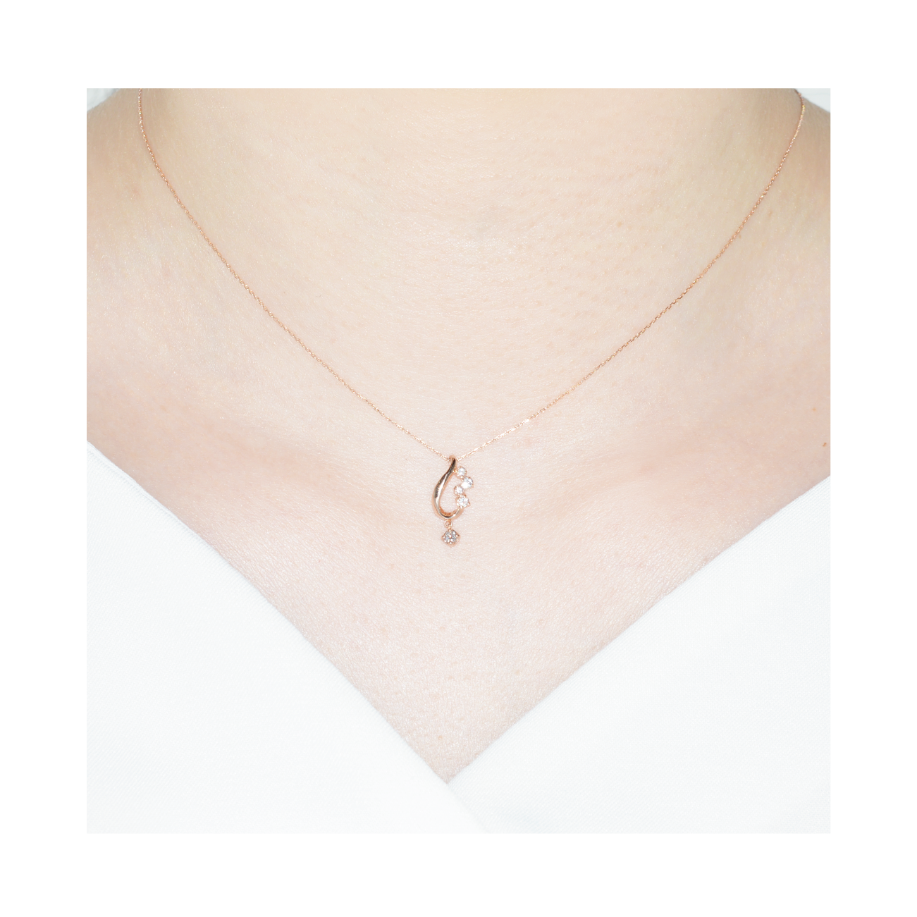 K10PGホワイトトパーズネックレス 装着画像