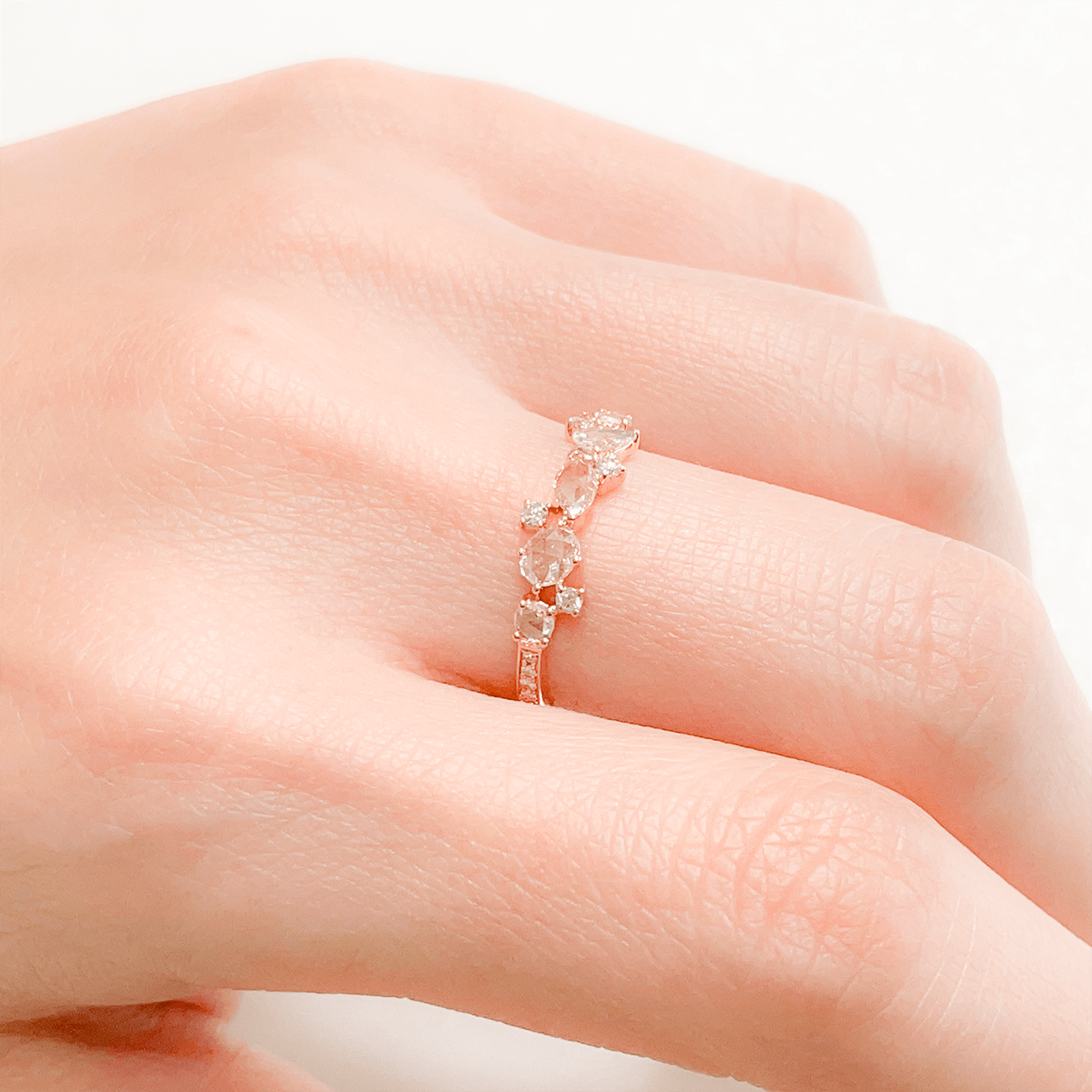 K18PGローズカットダイヤモンドリング 装着画像