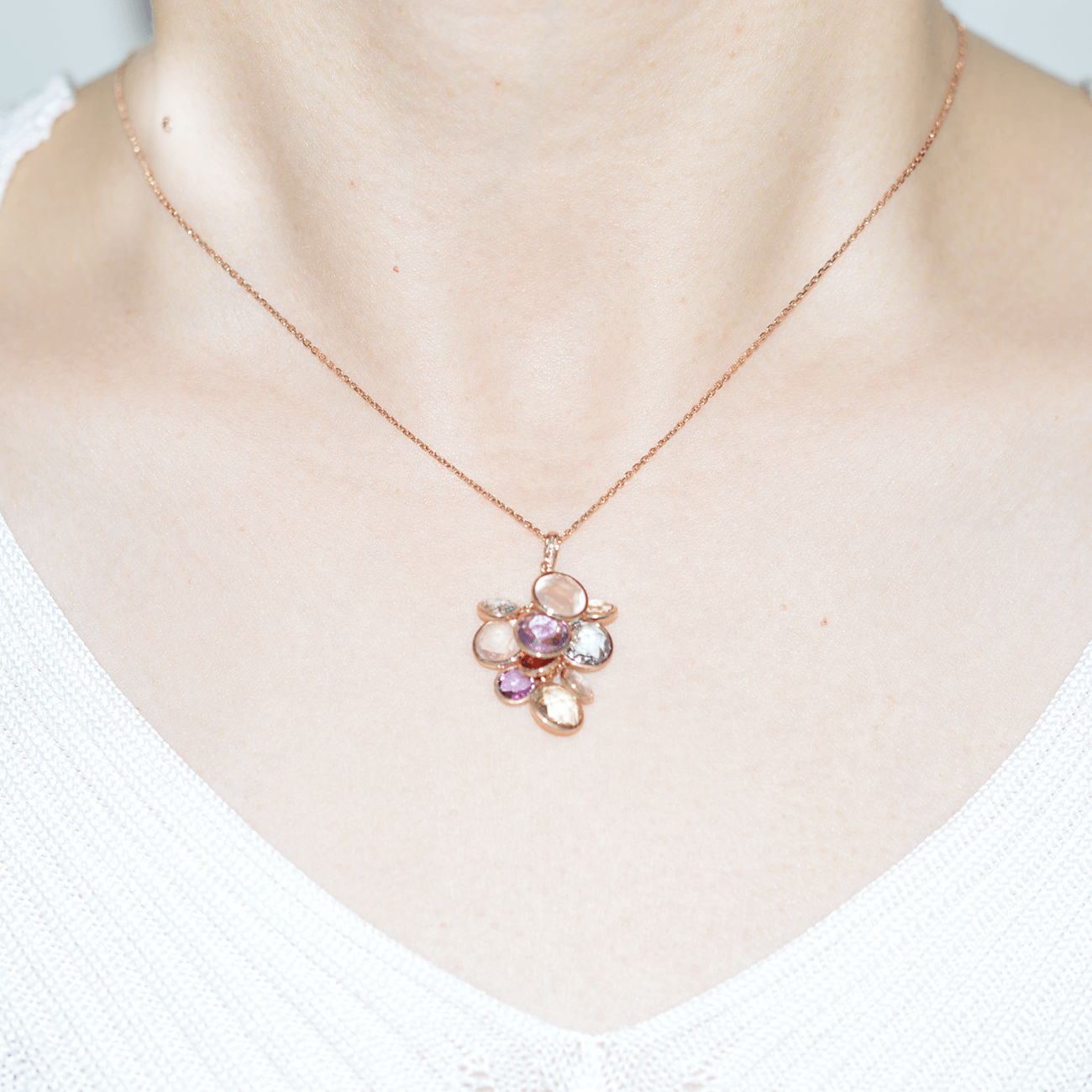 K18PGマルチカラーネックレス 装着画像