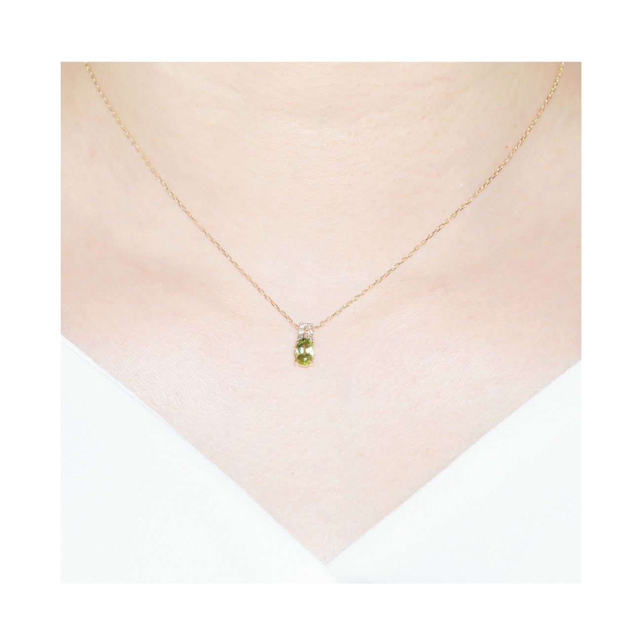 K10YGペリドットネックレス 装着画像