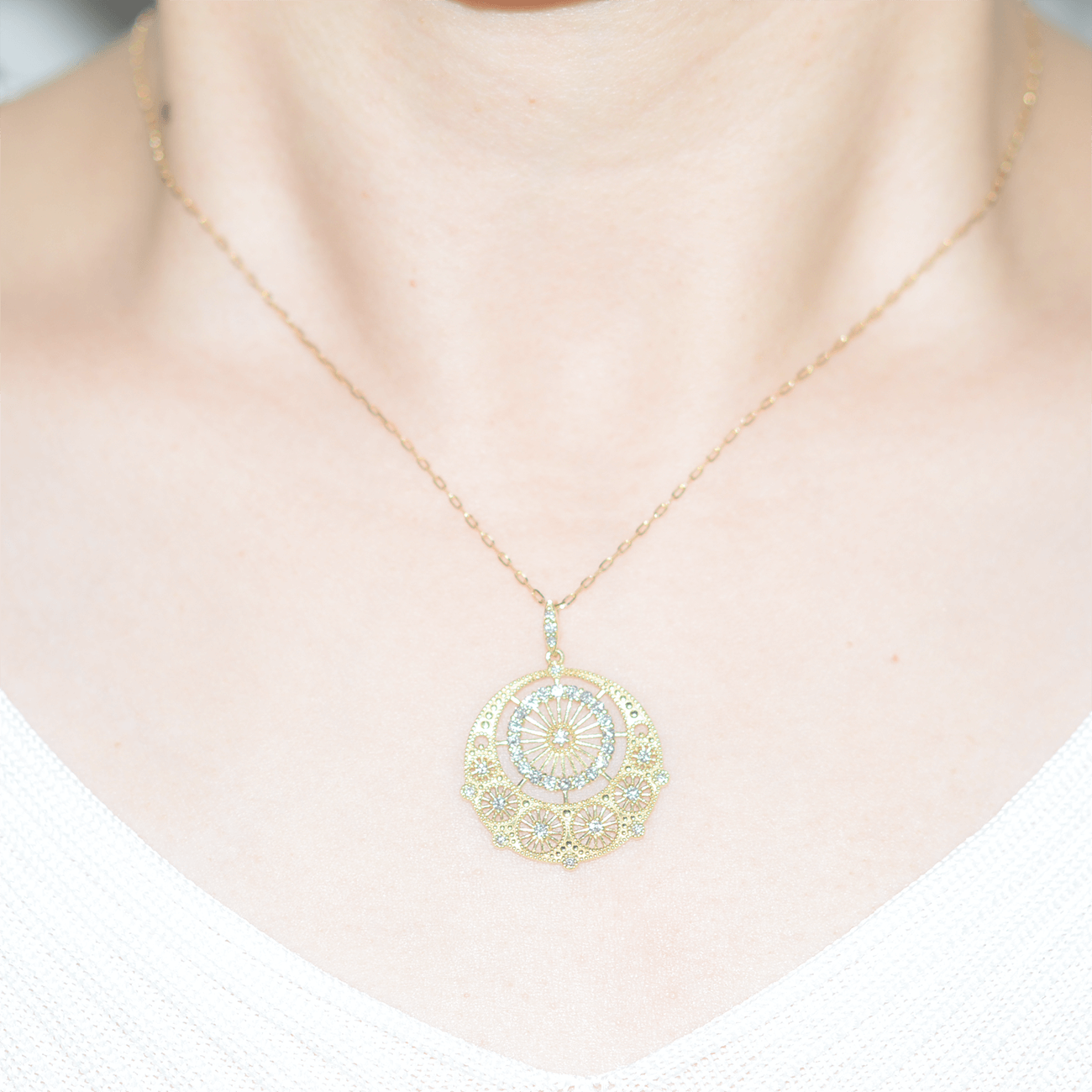 K18ヘイローネックレス 装着画像