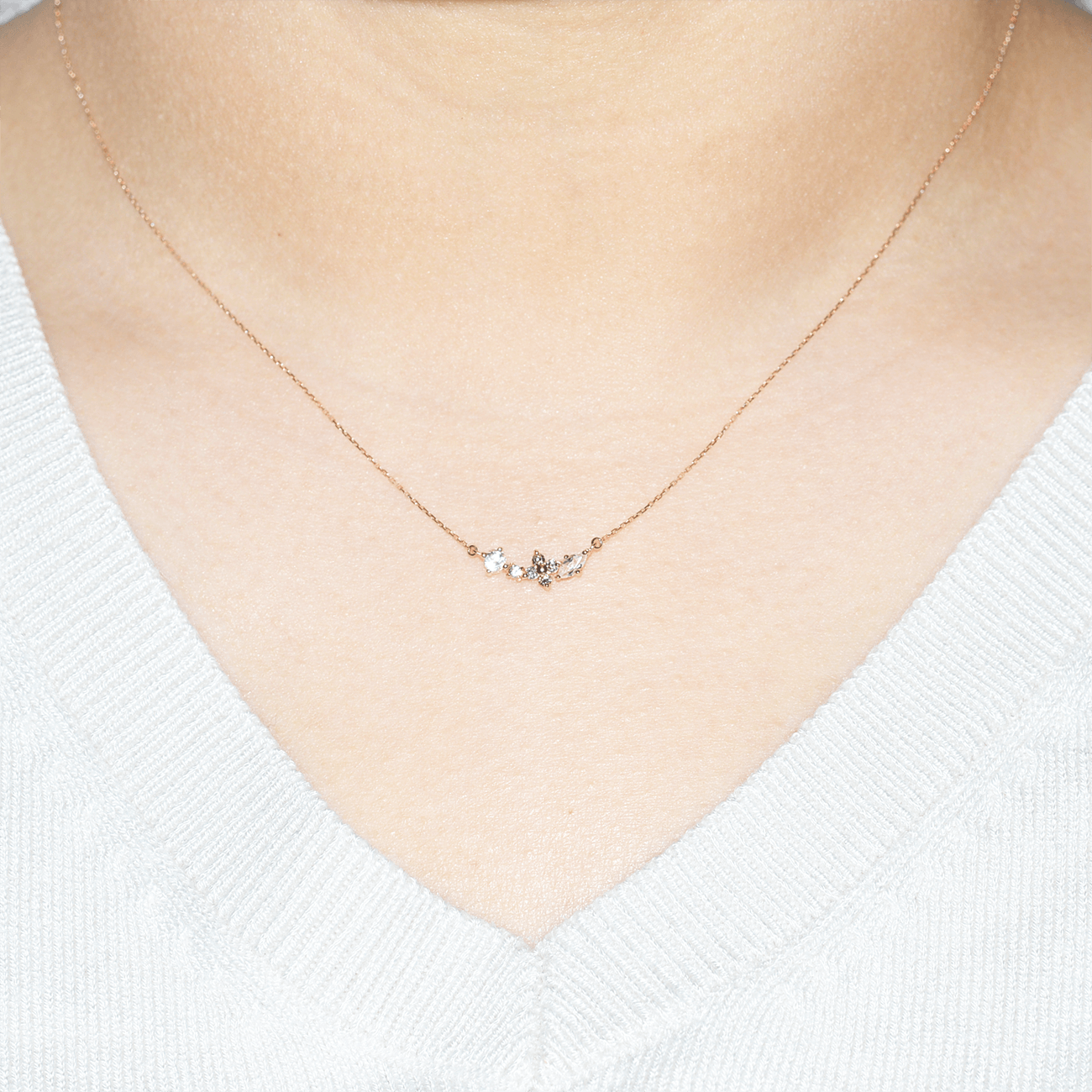 K10PGホワイトトパーズ&ダイヤネックレス 装着画像