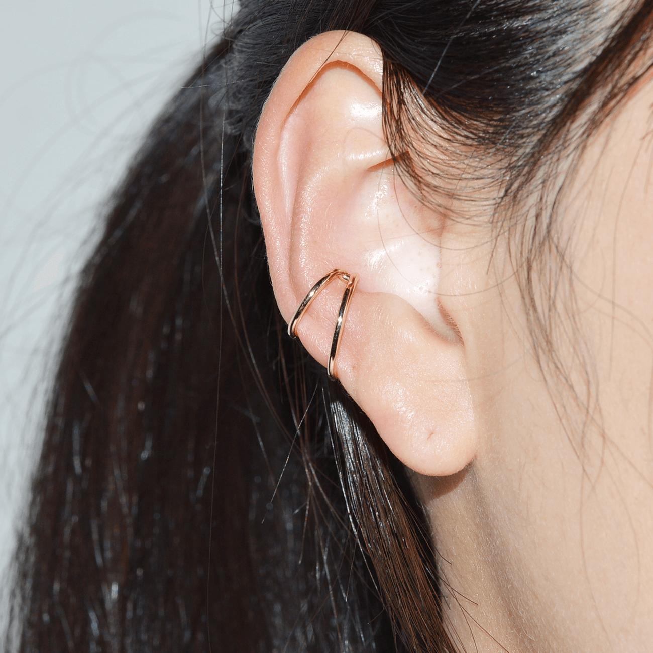 K10YGダブルイヤーカフ 装着画像