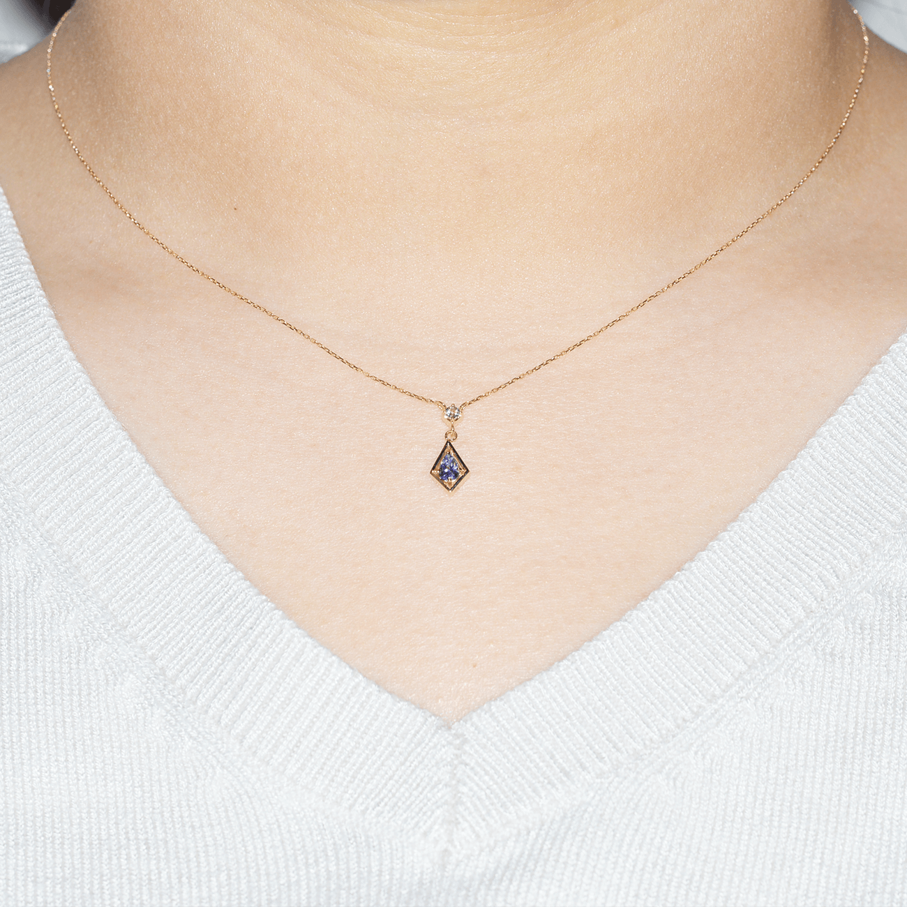 K10YGタンザナイトネックレス 装着画像