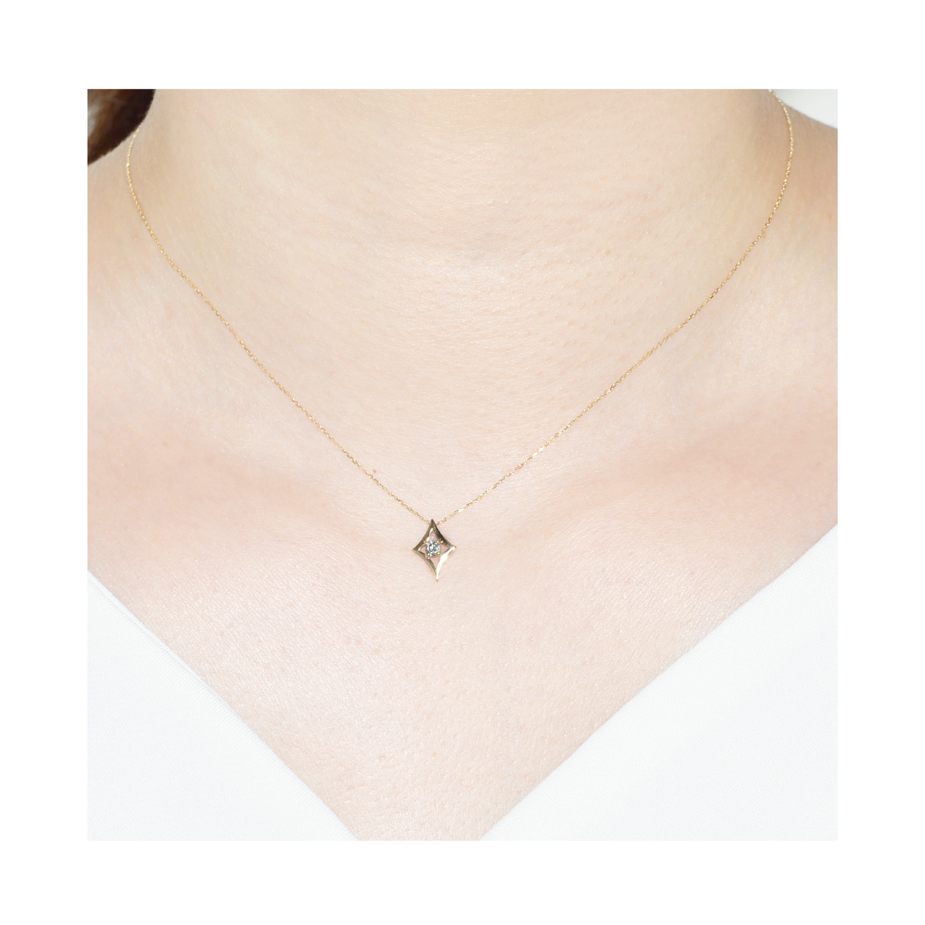 K10YGダイヤネックレス 装着画像