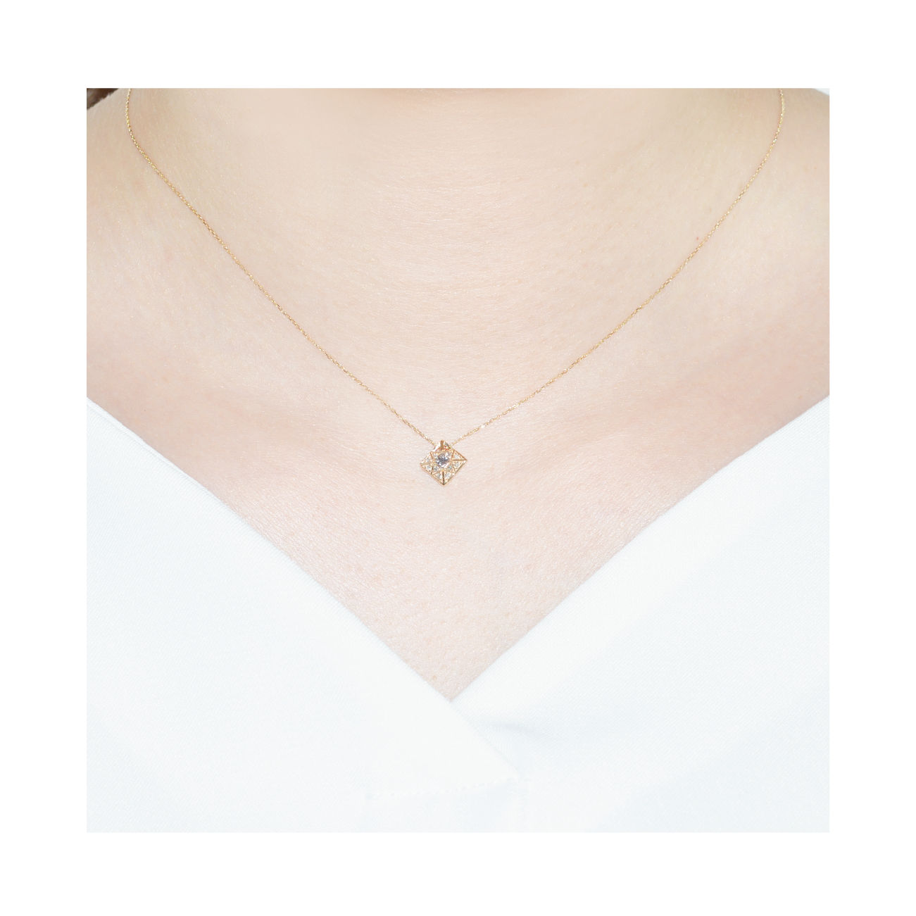 K10YGダイヤネックレス 装着画像