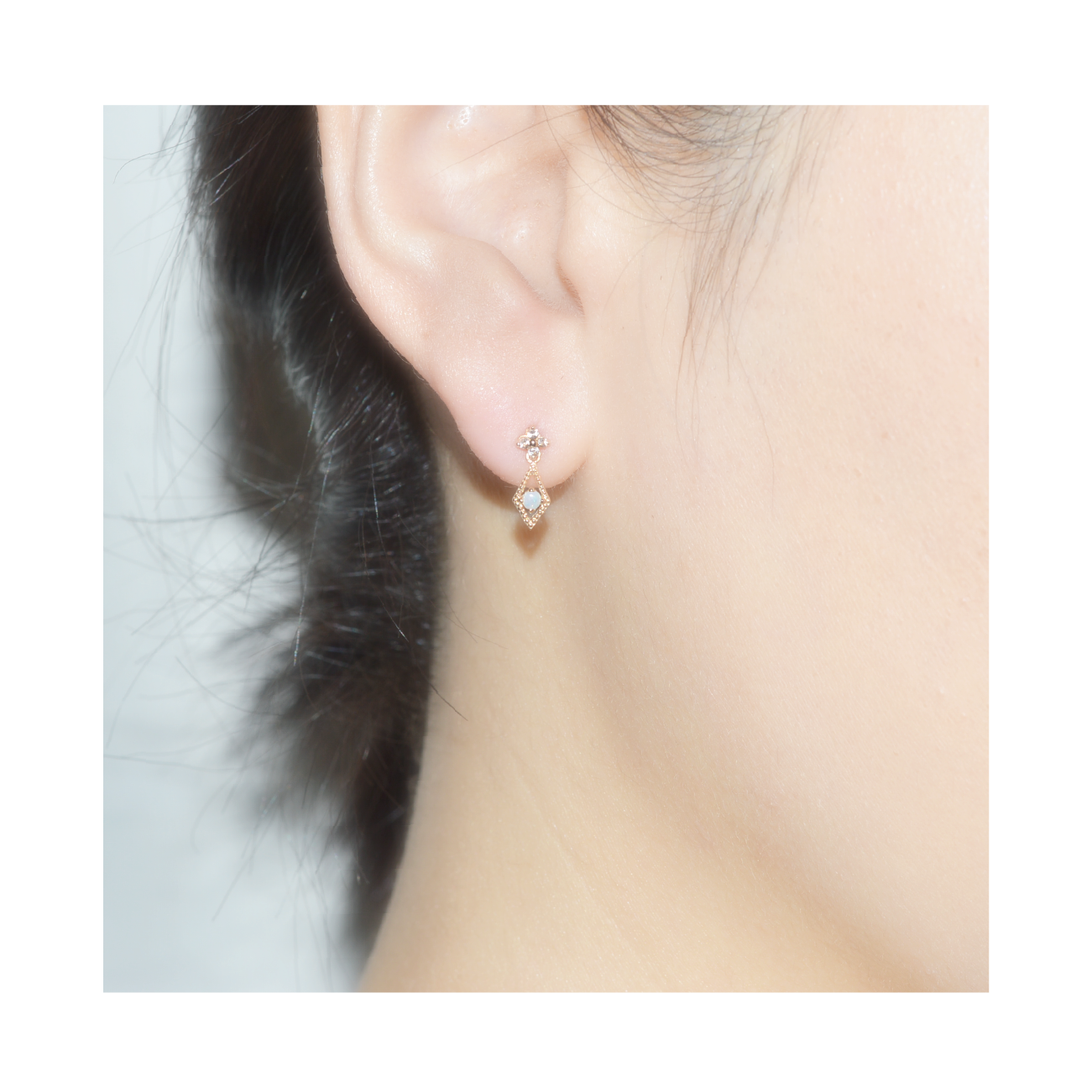 K10YGオパールピアス 装着画像