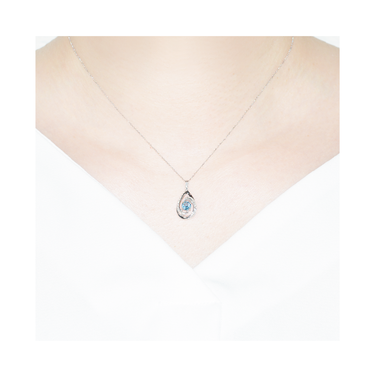 K10WGブルートパーズネックレス 装着画像