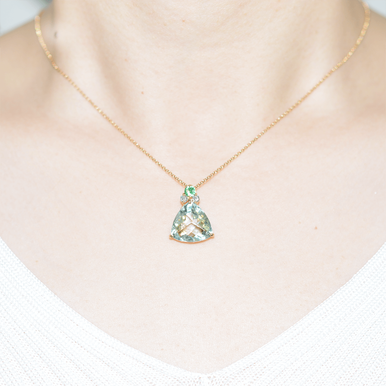 K18YGグリーンクォーツネックレス 装着画像