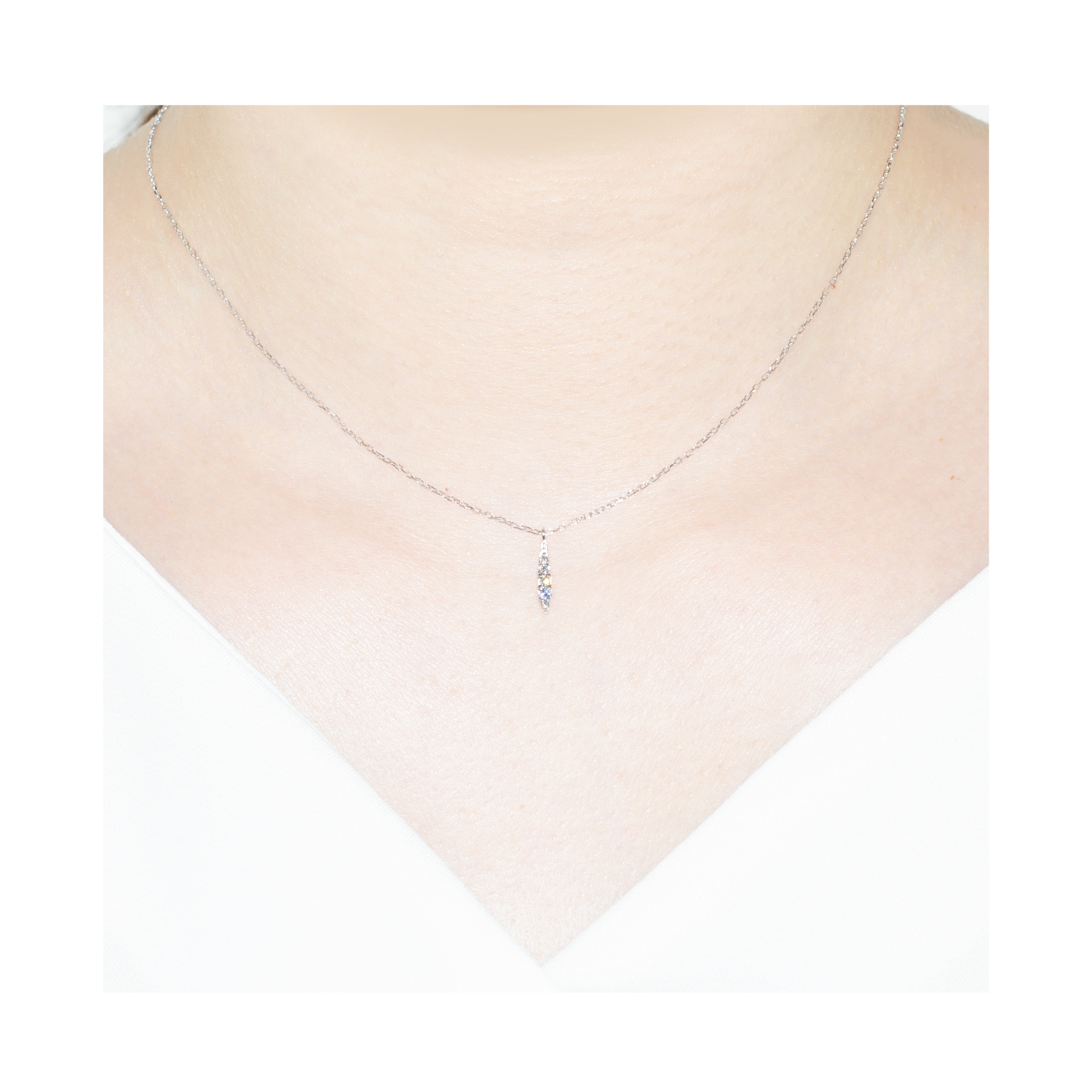 K10WGタンザナイトネックレス 装着画像