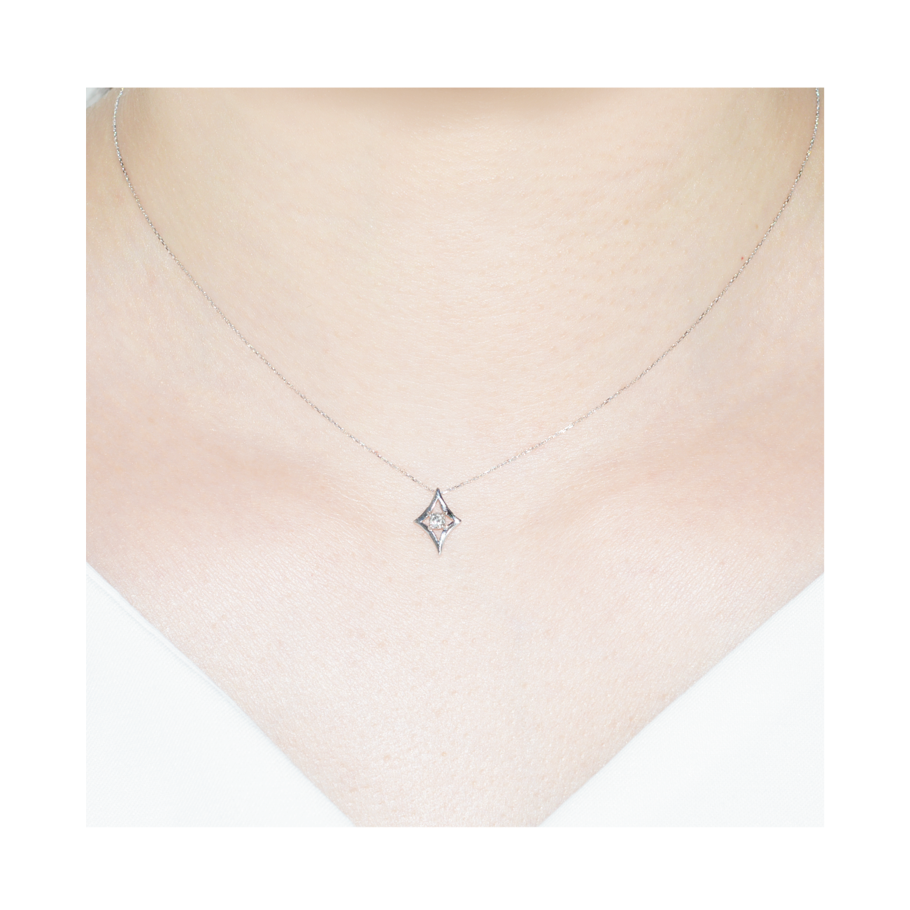 K10WGダイヤネックレス 装着画像