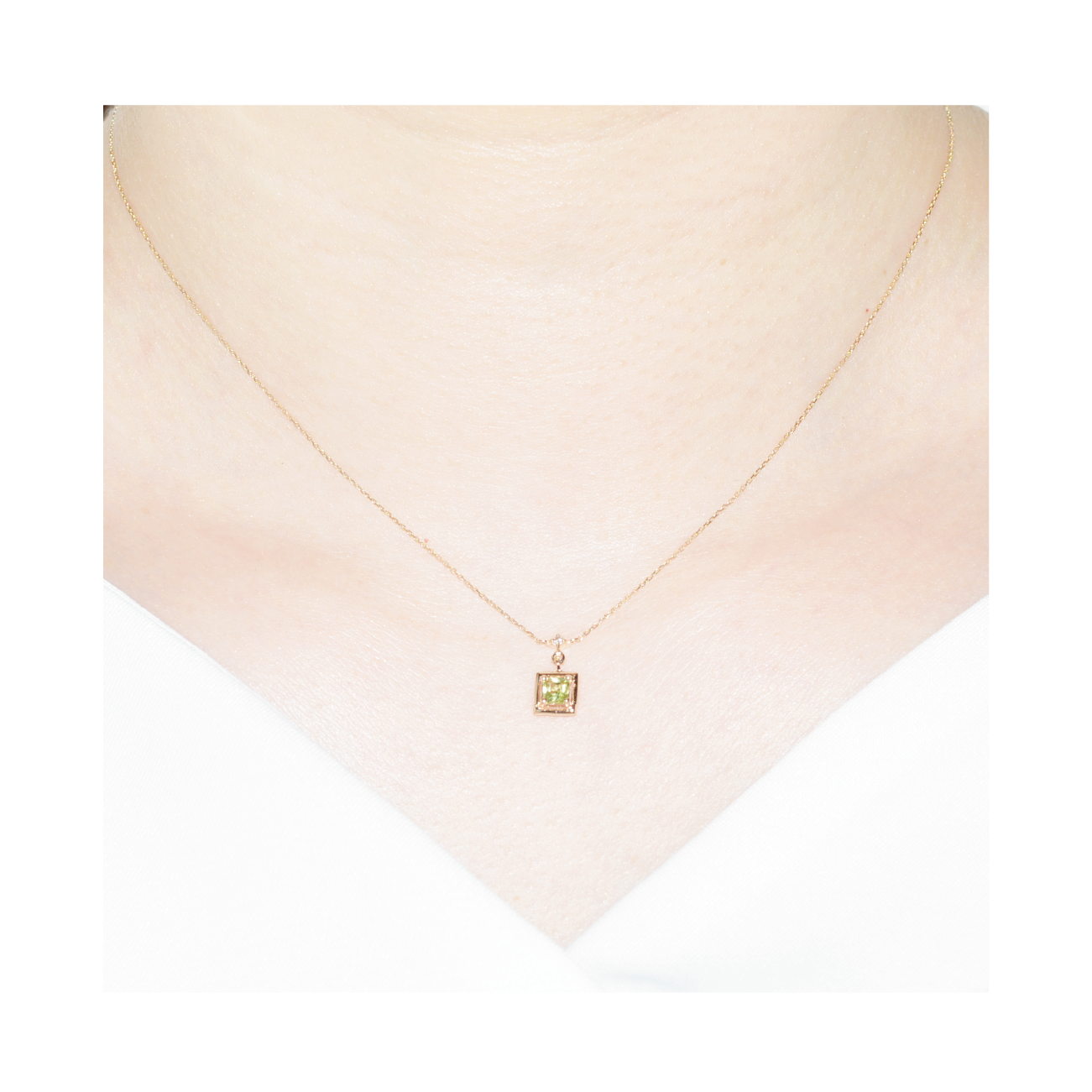 K10YGペリドットネックレス 装着画像