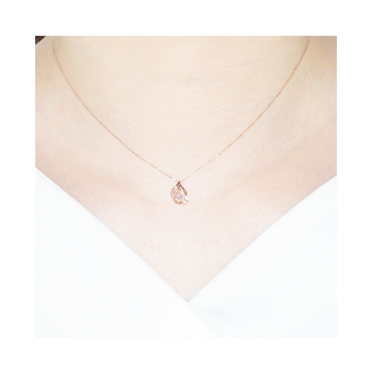 K10PGホワイトトパーズネックレス 装着画像