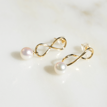 美品】MIZUKI✴︎アコヤ真珠 セイフティピンピアス アコヤパール 美品】MIZUKI✴︎アコヤ真珠 セイフティピンピアス アコヤパール