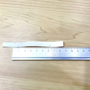紙で指のサイズを測り定規で測定